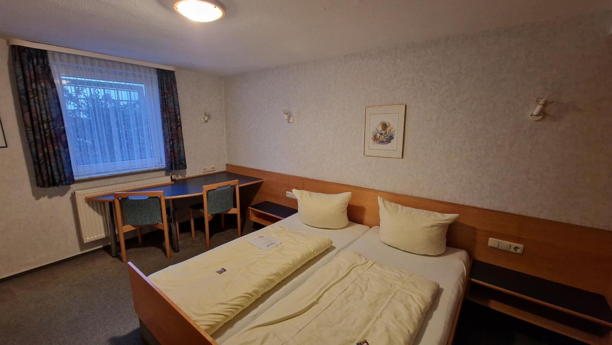 Schwarzer Adler - Hotel Garni Ipsheim Ruang foto