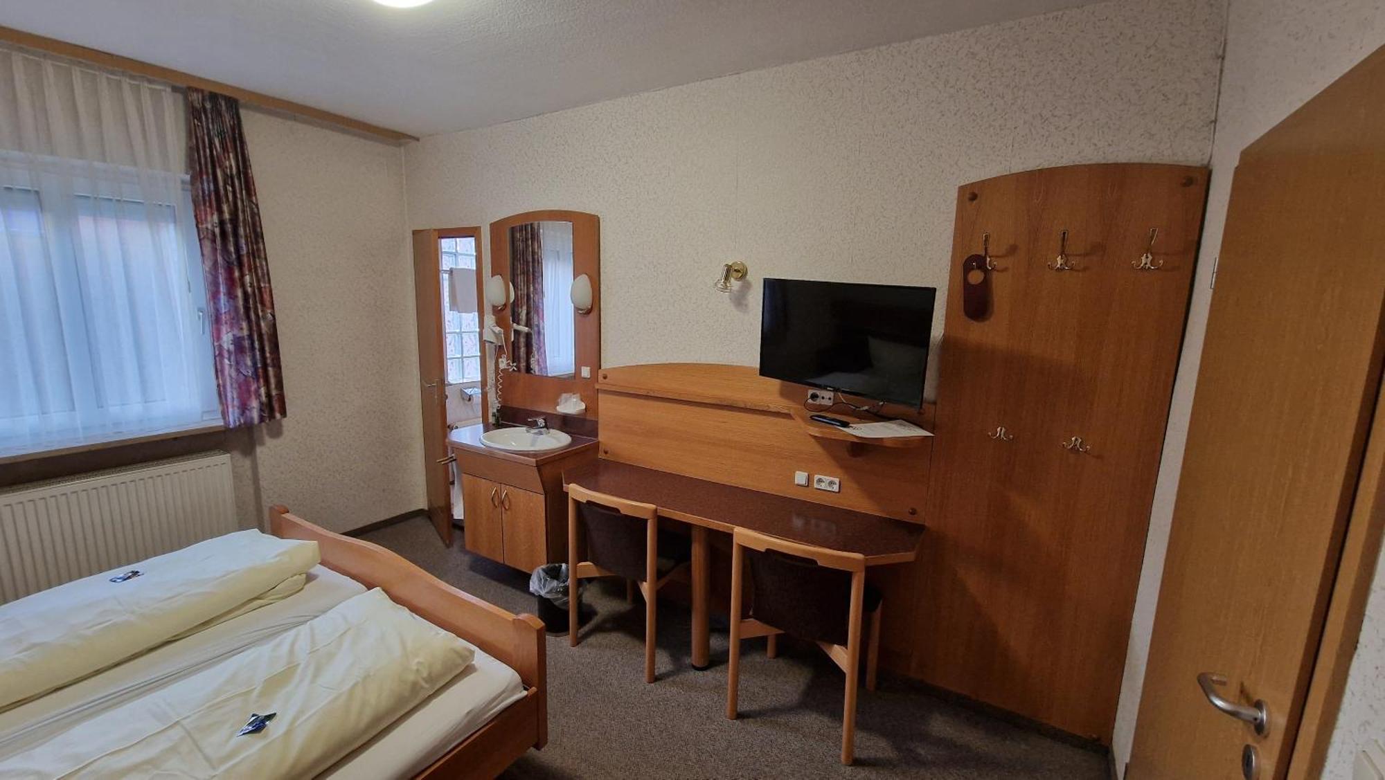 Schwarzer Adler - Hotel Garni Ipsheim Bagian luar foto